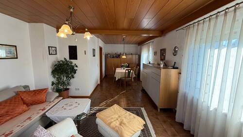 Wohnzimmer.jpeg - 4 Zimmer Mehrfamilienhaus, Wohnhaus in Singen (Hohentwiel)