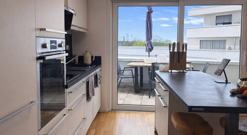 Einbauküche mit Insel - 3 Zimmer Etagenwohnung in Metzingen