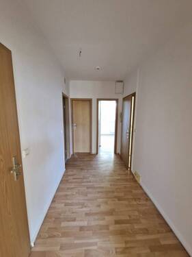 Flur - 3 Zimmer Etagenwohnung zur Miete in Magdeburg