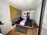 Schlafzimmer mit angrenzender Ankleide - Etagenwohnung mit 87,00 m² in Trier zur Miete