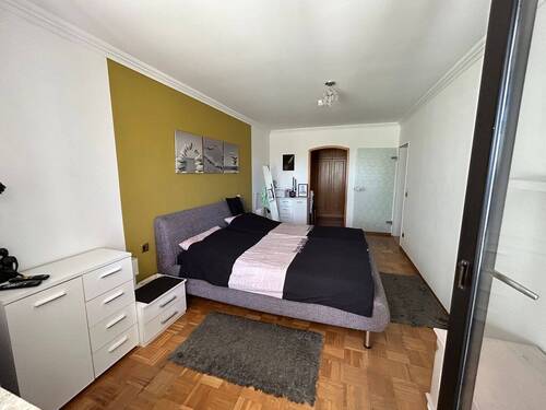 Schlafzimmer mit angrenzender Ankleide - Etagenwohnung mit 87,00 m² in Trier zur Miete