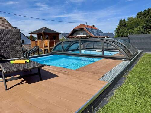 Bild 1 - Modernes Einfamilienhaus mit Einliegerwohnung, Wintergarten und beheiztem Pool auf großem Grundstück