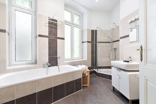 439451657_1733256850416442_7603887367503216717_n.jpg - Etagenwohnung mit 90,00 m&sup2; in Bonn zur Miete