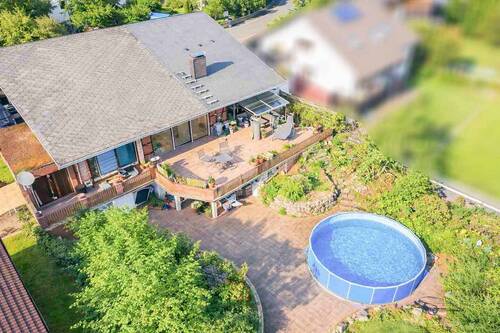 Garten und Hausrückseite - 6 Zimmer Einfamilienhaus zum Kaufen in Gründau