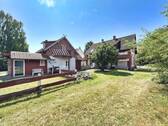 Rückansicht Gebäude - 1 Zimmer Mehrfamilienhaus, Wohnhaus in Unterlüß