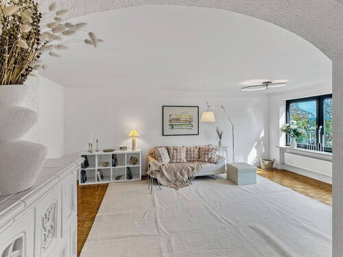 Wohnzimmer EG - 5 Zimmer Einfamilienhaus zum Kaufen in Bruckberg