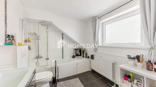 1. OG Badezimmer 1 - 