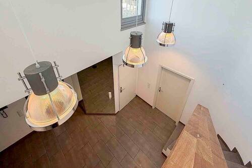 Galerieblick von der Empore in den Eingangsbereich - Einfamilienhaus mit 323,00 m&sup2; in Erkrath zum Kaufen