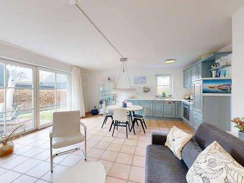 Blick in den Küchen- und Essbereich mit Zugang zur Sonnenterrasse in Südausrichtung - 2 Zimmer Etagenwohnung zum Kaufen in Wieck a. Darß