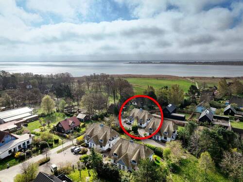Luftbildaufnahme mit Blick zum Bodden - 