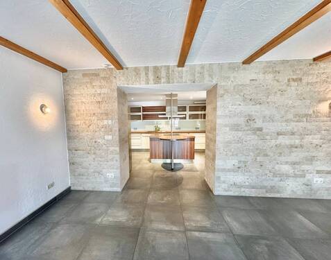 Übergang vom Wohnzimmer in die Küche - 