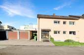 Ansicht_Eingangsbereich - Bad Dürrheim - Doppelhaushälfte mit Potenzial, solider Massivbau mit 2 Wohneinheiten, Balkon, Terrasse und 2 Garagen in ruhiger Sackgassenlage !