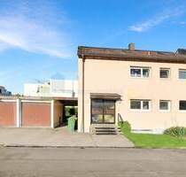 Bad Dürrheim - Doppelhaushälfte mit Potenzial, solider Massivbau mit 2 Wohneinheiten, Balkon, Terrasse und 2 Garagen in ruhiger Sackgassenlage !