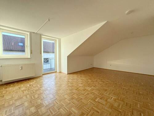 Ihr Wohnzimmer - 4 Zimmer Etagenwohnung in Wenzenbach