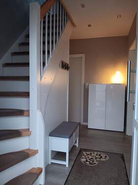 Eingang mit Treppe - 