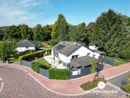 Gartenansicht - Reserviert - Modernisiertes Einfamilienhaus in Rodenberg - Großzügiges Wohnen mit Pool und Sauna