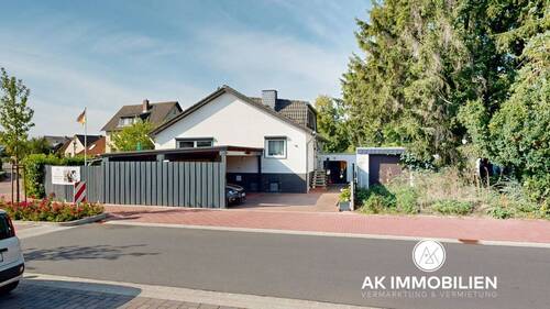 Einfahrt - 7 Zimmer Einfamilienhaus zum Kaufen in Rodenberg