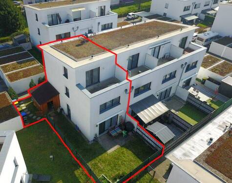 Außenansicht_Drohne1.jpg - Neuwertiges Reihenendhaus in Breisach