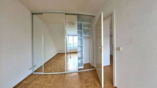 Schlafzimmer Richtung Schrank - 