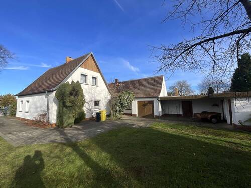 Wohnhaus vom Garten aus - 5 Zimmer Einfamilienhaus in Lauta