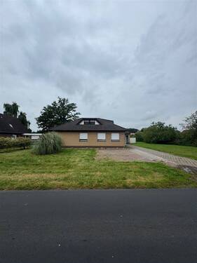 derzeitige Bebauung - 6 Zimmer Mehrfamilienhaus, Wohnhaus zum Kaufen in Westoverledingen