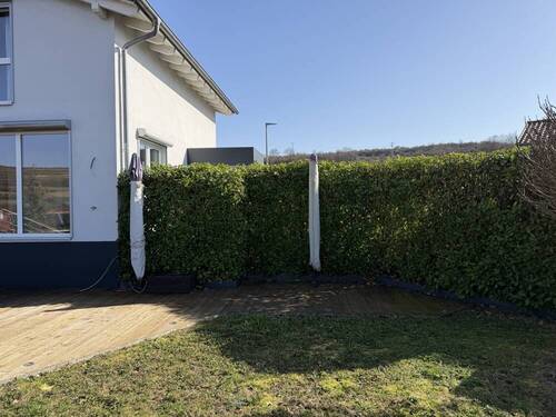 Terrasse u. Grünfläche - 