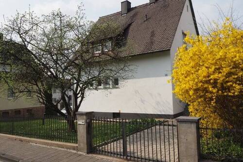 Straßenansicht - 3 Zimmer Einfamilienhaus zur Miete in Forchheim