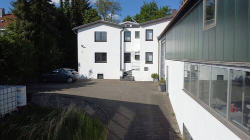 Bürogebäude Zufahrt - 