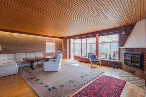 Wohnzimmer mit Zugang zum Wintergarten - 4 Zimmer Mehrfamilienhaus, Wohnhaus in Fockbek