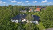 Titelbild - Komfortables Wohnen auf einer Ebene - Bungalow mit exklusiver Wellnessoase und Indoor-Pool