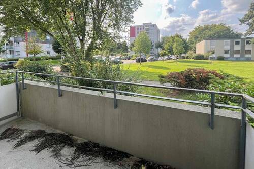 Nr. 17 Balkon - Paketverkauf - Zwei bezugsfreie 3-Zimmer-Whg mit zwei Reihengaragen