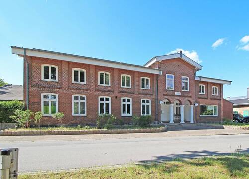 Landhaus mit vielen Möglichkeiten - Entwicklungsobjekt: Umbau zu 4-5 Wohneinheiten möglich