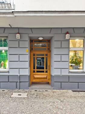 Hauseingang - Etagenwohnung mit 45,00 m² in Berlin zum Kaufen