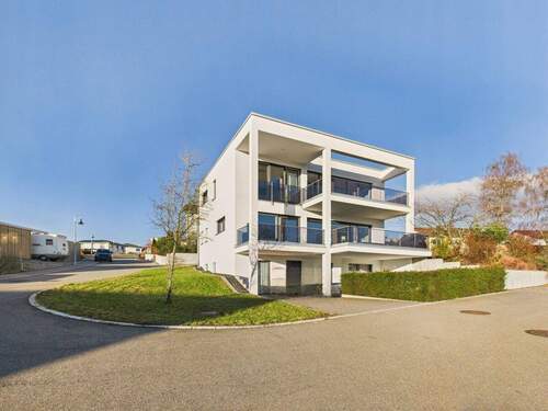 Ansicht mit Einliegerwohnung - 7 Zimmer Einfamilienhaus in Dunningen