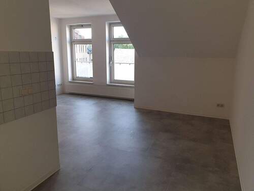 Blick von Küche auf mögliche Sitzecke für Küche - 1 Zimmer Etagenwohnung in Oelsnitz