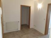 Flur mit Blick auf Garderobe - 