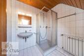 Badezimmer im Obergeschoss - 