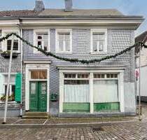 Wohn- und Geschäftshaus, denkmalgeschützt, im historischen Gräfrath Solingens