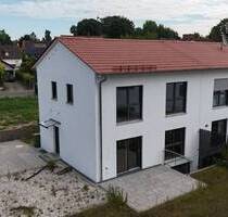 Neubau Doppelhaushälfte(Effizienzhaus40) mit vielen Gestaltungsmöglichkeiten in Winkelhaid - Lage am Waldrand