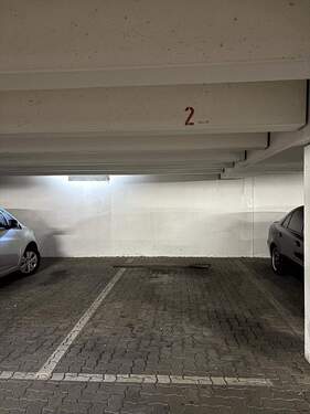 Tiefgaragen-Stellplatz - 