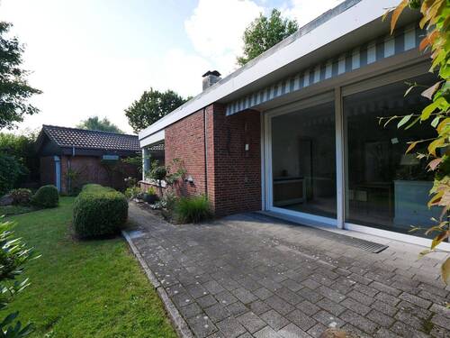 Haupthaus - Terrasse.JPG - Mehrfamilienhaus, Wohnhaus mit 195,00 m² in Fockbek zum Kaufen