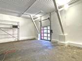 vermietete, ausgebaute Halle - 
