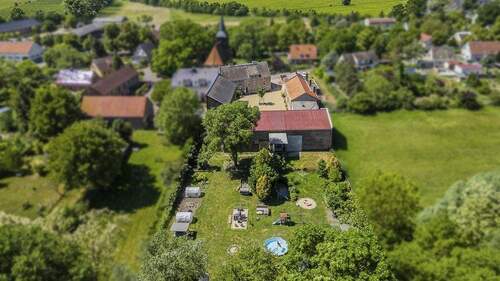 Weitblick - Vierseitenhof mit viel Grundstück in Potsdam