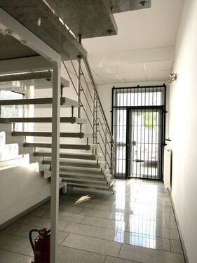 Aufgang zur Bürofläche - 