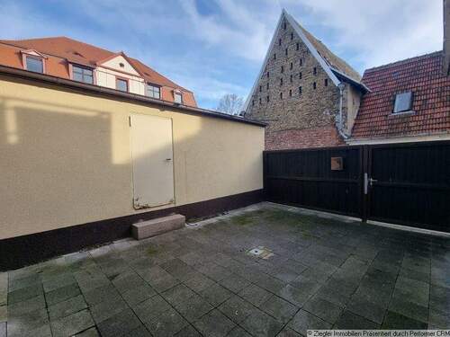 02 Innenhof - 8 Zimmer Mehrfamilienhaus, Wohnhaus zum Kaufen in Edingen-Neckarhausen