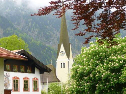 Bild_Kirche_Bayrischzell - 1 Zimmer Mehrfamilienhaus, Wohnhaus zum Kaufen in Bayrischzell