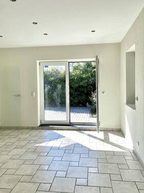 Blick von Küche zur Terrasse - 