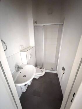 Bad.jpeg - 2 Zimmer Etagenwohnung zur Miete in Nürnberg
