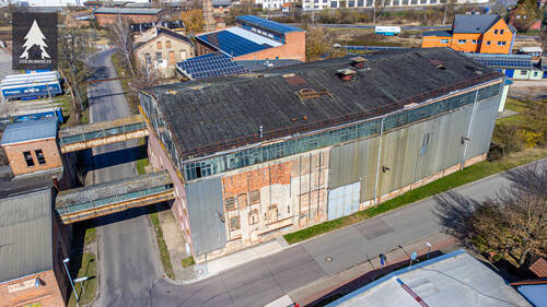 Luftaufnahme - Mehr Platz als der Dachboden von Oma - Lagerhalle in Gatersleben - innen wild, aber bereit