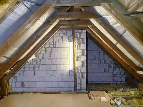 ausbaufähiger Dachboden - 